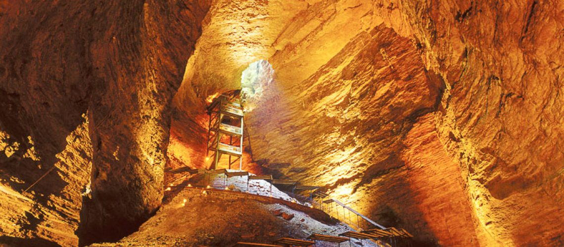 Silver Dollar City Marvel Marble Cave - Branson MO