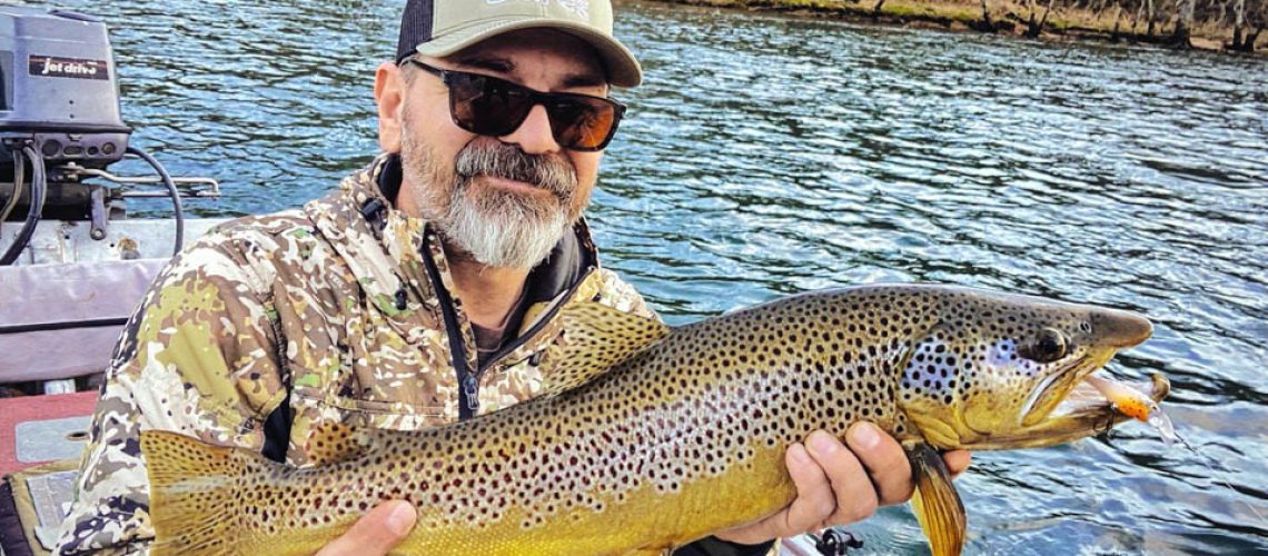 Mario Lozina qirh big Brown he caught on Lake Taneycomo/